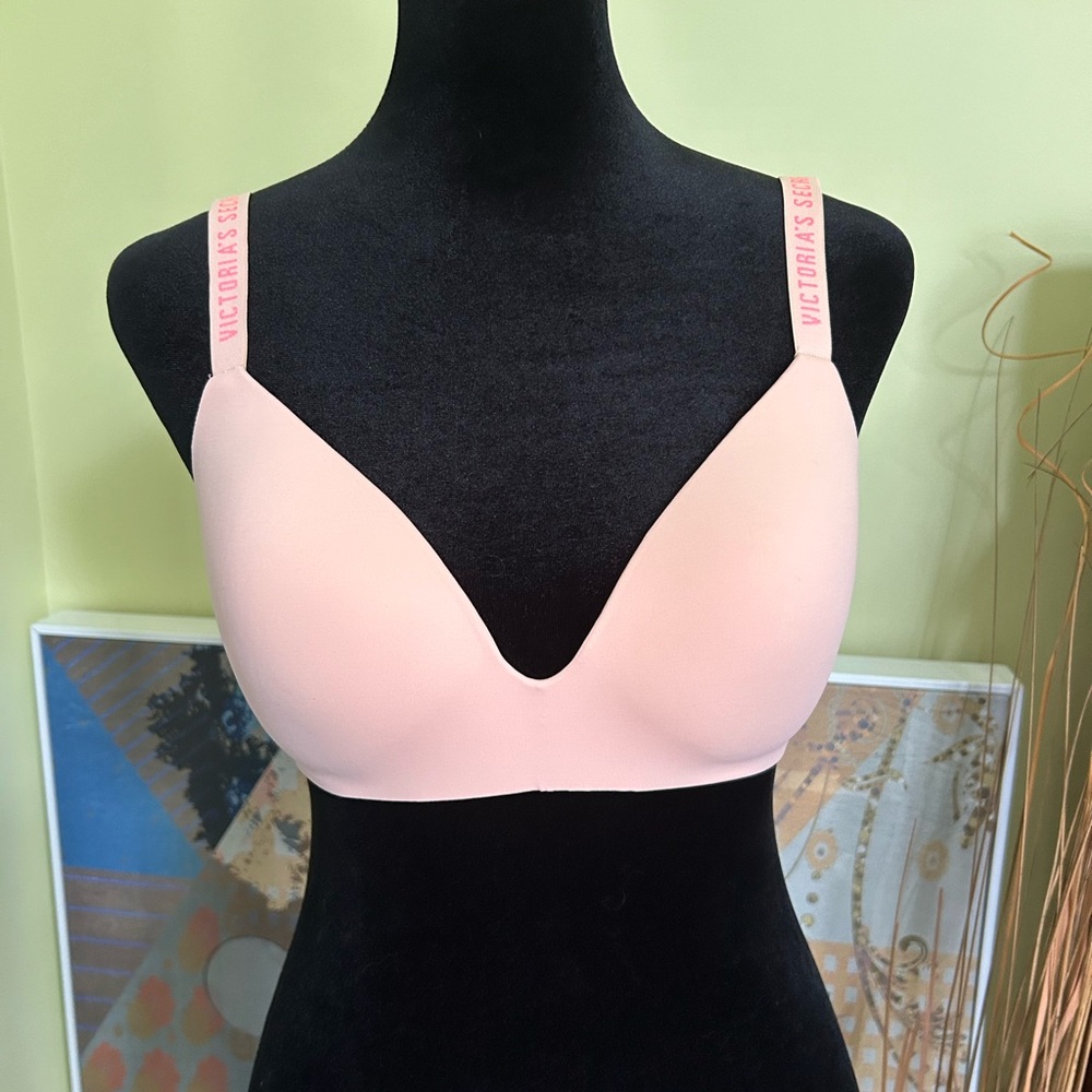 Victoria Secret T-Shirt Bra- 32D- NWOT